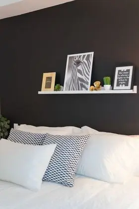 QuickStay Yorkville Condo - Yonge & Bloor - Oda