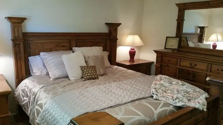 Quiet 2 Bdrm-Gourmet Kitchen-Comfy King - Oda