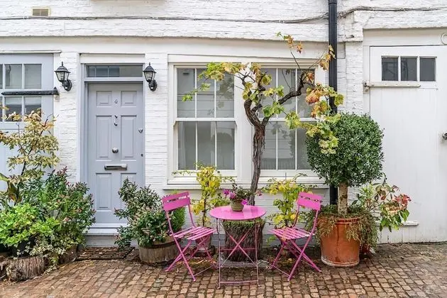 Quiet 2 Bed 2 Bath Mews House South Kensington
