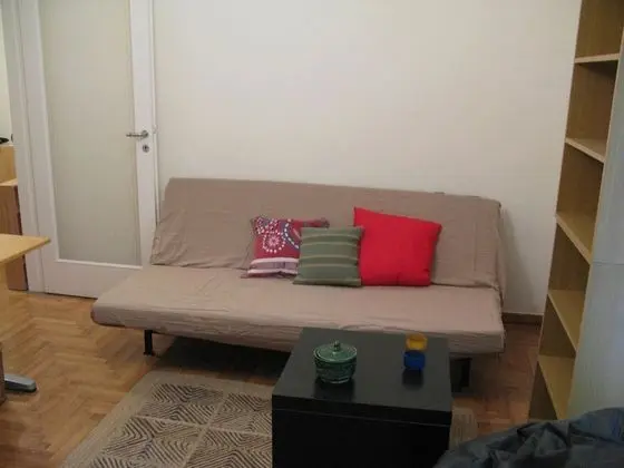 Quiet Apartment Ideal for 2 Near Center