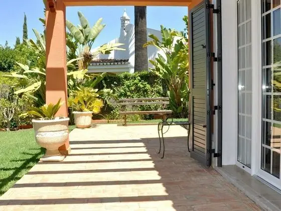 Villa in Quiet Area with Private Pool near Golf Courses & Marina - Dış Mekan