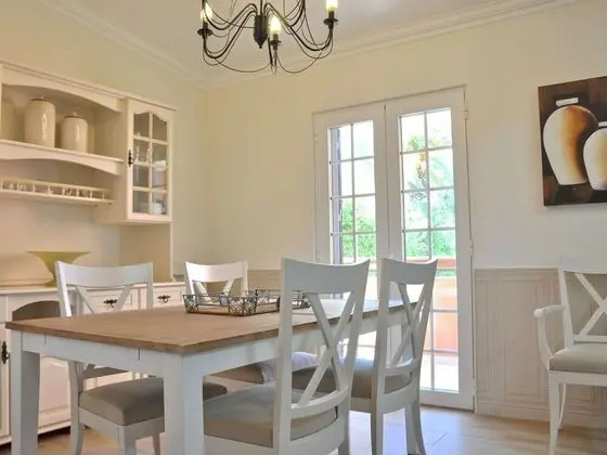 Villa in Quiet Area with Private Pool near Golf Courses & Marina - Yerinde Yemek