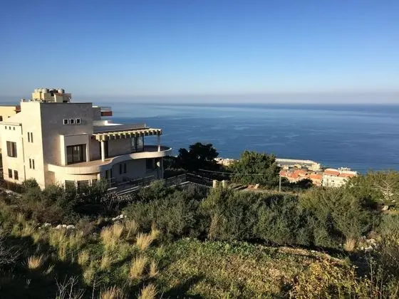 Quiet Comfy and Epic Seaview