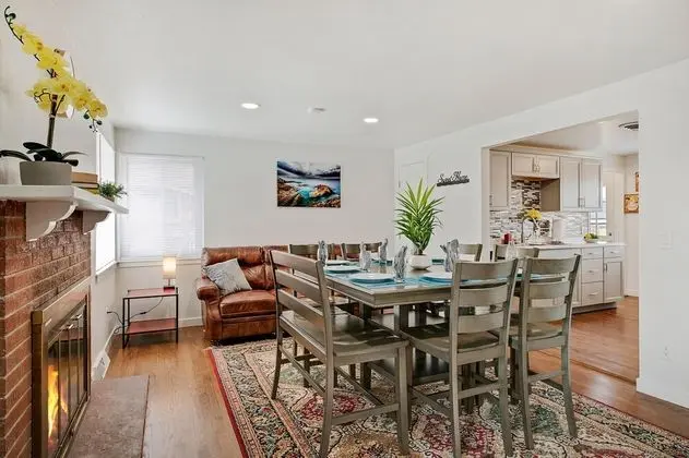Quiet Getaway, Modern Kitchen and Foosball Table - Mutfak