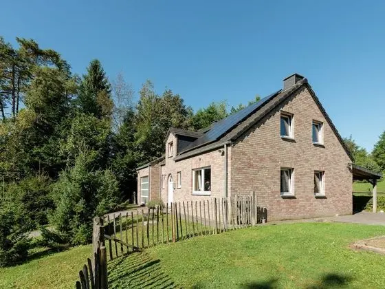 Quiet Villa with Hot Tub & Sauna