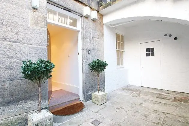 Quiet New Town Apartment