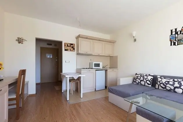 Quiet One Bedroom Apartment with Balcony