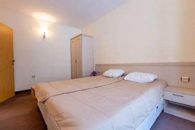 Quiet One Bedroom Apartment with Kitchenette in Avalon Complex - Oda