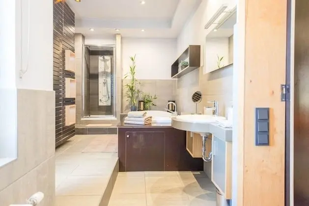 Quiet & Spacious Penthouse City Centre - Banyo Tipleri