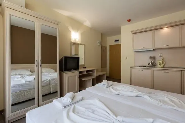 Quiet Studio with Kitchen & Balcony