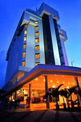 The Quilon Beach Hotel and Convention Center - Dış Mekan