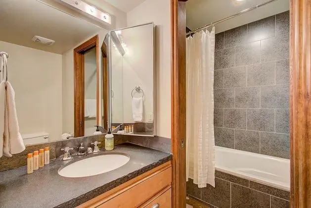 Quittin Time Townhouse Peaceful Mountain Ski-in-ski-out Retreat! Close to Town - İç Mekan