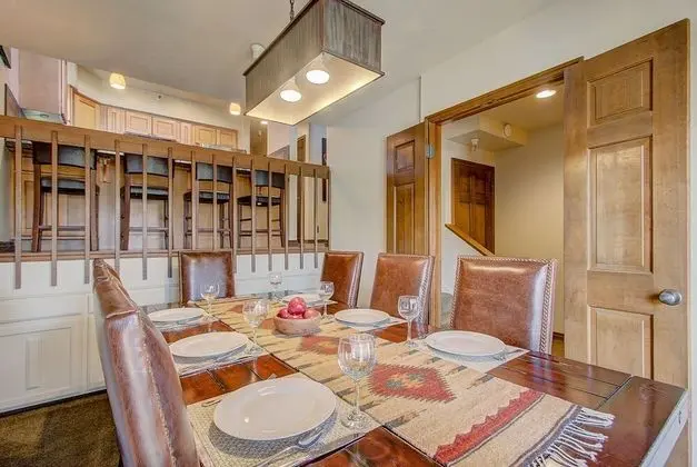 Quittin Time Townhouse Peaceful Mountain Ski-in-ski-out Retreat! Close to Town - İç Mekan