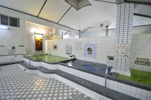 R Guest House - Hostel - Spa