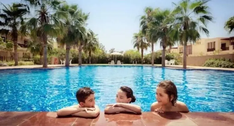 R&H 3BR Villa in RAK Beach Access 172 - Havuz
