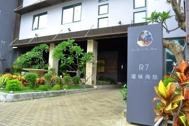 R7 Eco Hotel