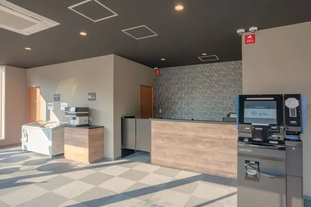 HOTEL R9 The Yard Narita Airport West - Lobi