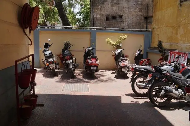 Hotel Raaj Bhaavan