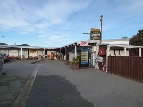 Racecourse Backpackers Hostel