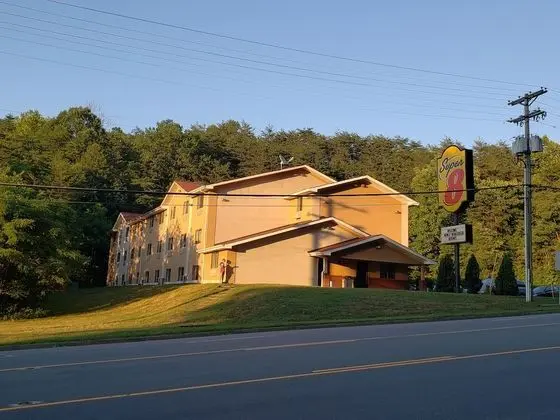 Raceway Inn - Dış Mekan