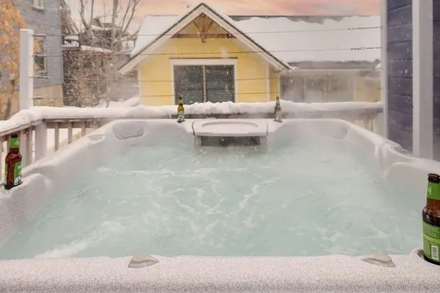 Raddon by Avantstay Beautifully Restored Craftsman w/ Hot Tub in Heart of Downtown PC - Havuz