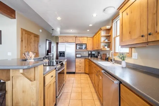 Raddon by Avantstay Beautifully Restored Craftsman w/ Hot Tub in Heart of Downtown PC - Mutfak