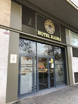 Hotel Radha - Dış Mekan