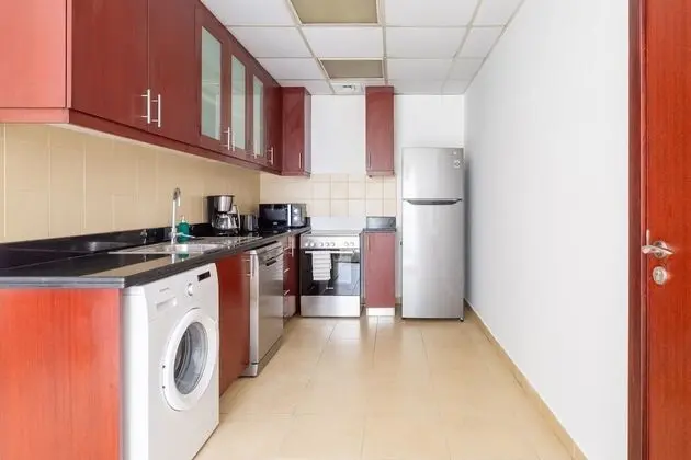 Radiant & Alluring 1BR Apartment W/ Marina Views - İç Mekan