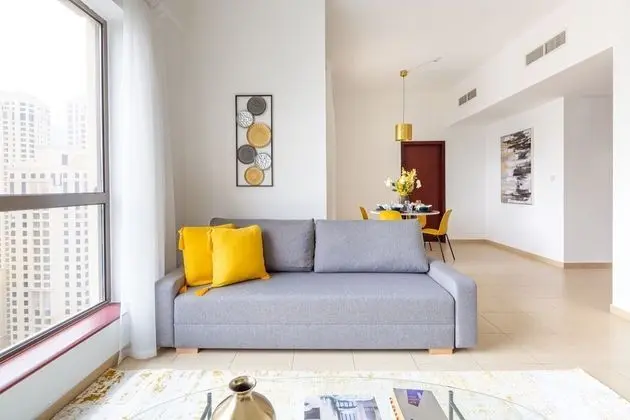 Radiant & Alluring 1BR Apartment W/ Marina Views - İç Mekan