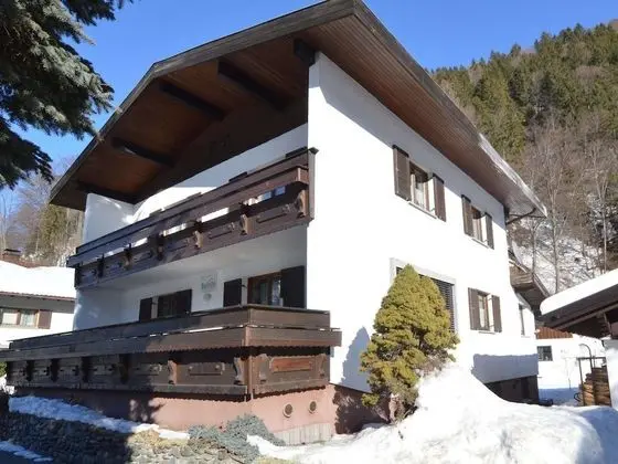 Radiant Holiday Home in Gantschier With Terrace - Dış Mekan