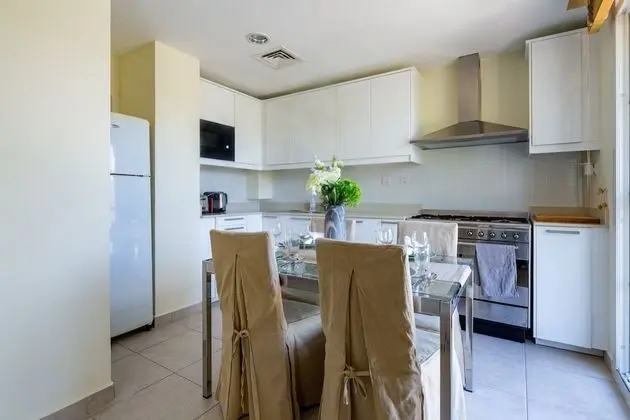 Radiant & Lush 2BR Villa In The Springs 11 - Sleeps 6! - İç Mekan