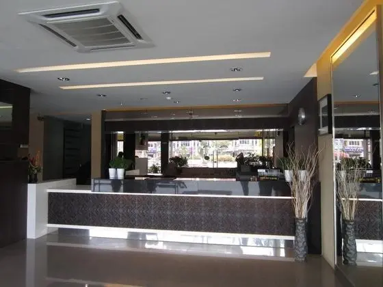 Radiant Hotel - Lobi