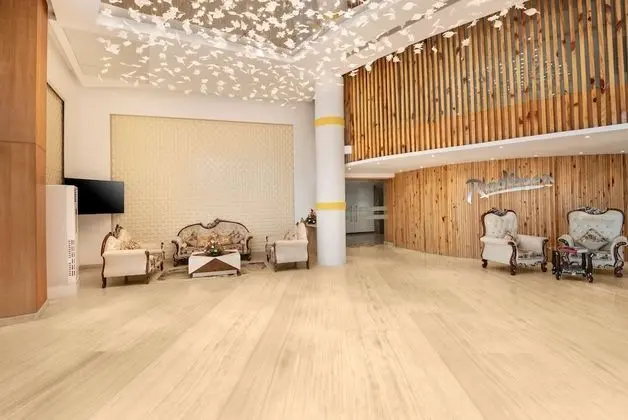 Radisson Hotel Bareilly Airport - Lobi