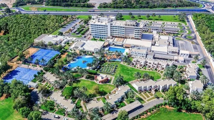 Radisson Blu Hotel & Resort, Al Ain - 1