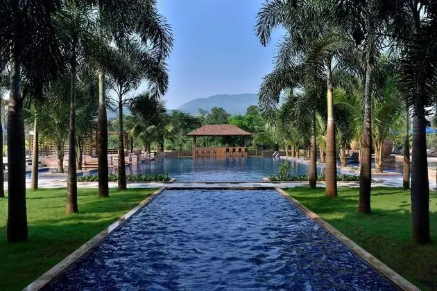 Radisson Blu Resort and Convention Centre Karjat, Mumbai - Havuz