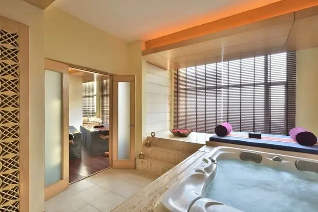 Radisson Blu Hotel Indore - Spa