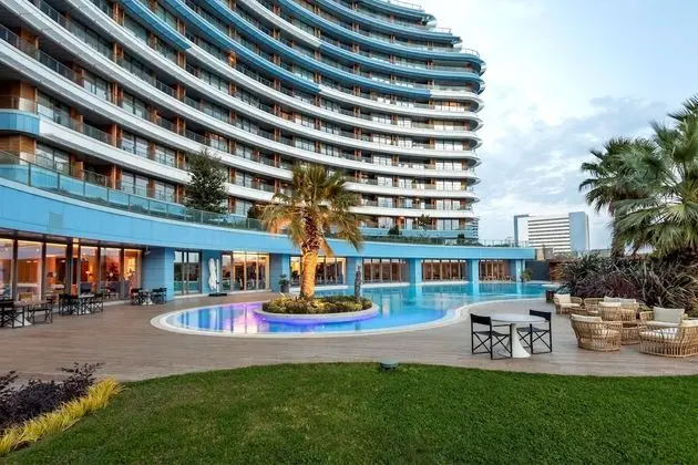 Radisson Blu Hotel Istanbul Ottomare - Havuz