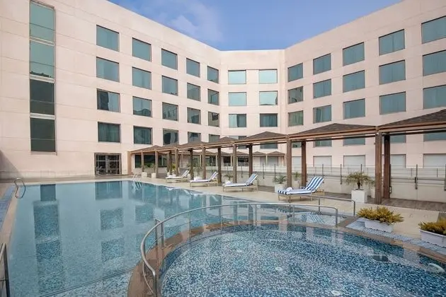 Radisson Blu Kaushambi Delhi NCR - Havuz