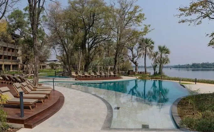 Radisson Blu Mosi-oa-Tunya Livingstone Resort - Havuz