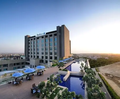 Radisson Blu Hotel New Delhi Paschim Vihar - Dış Mekan