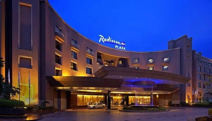 Radisson Blu Plaza Delhi Airport - Dış Mekan