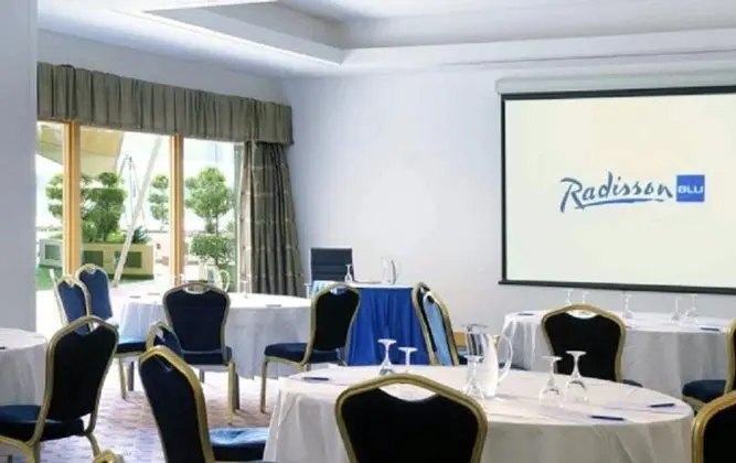 Radisson Blu Hotel Riyadh - İş / Konferans