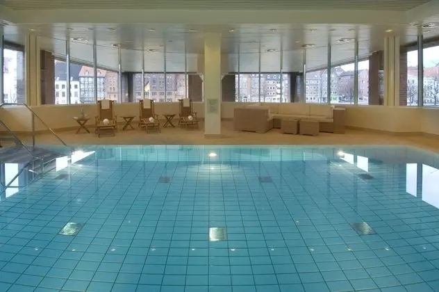 Radisson Blu Senator Hotel - Havuz