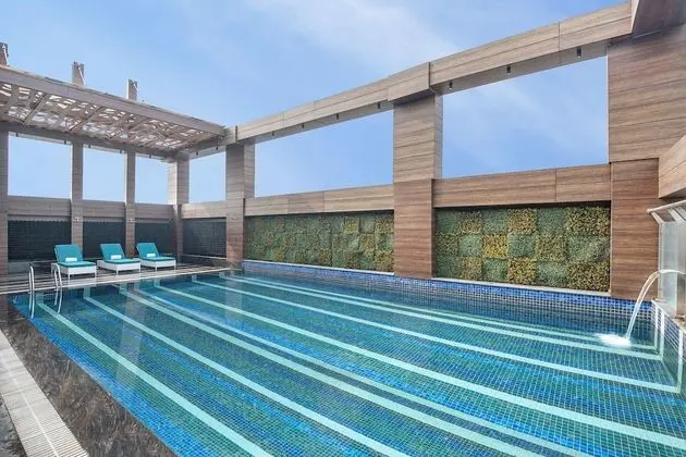 Radisson Blu Towers Kaushambi Delhi NCR - Havuz
