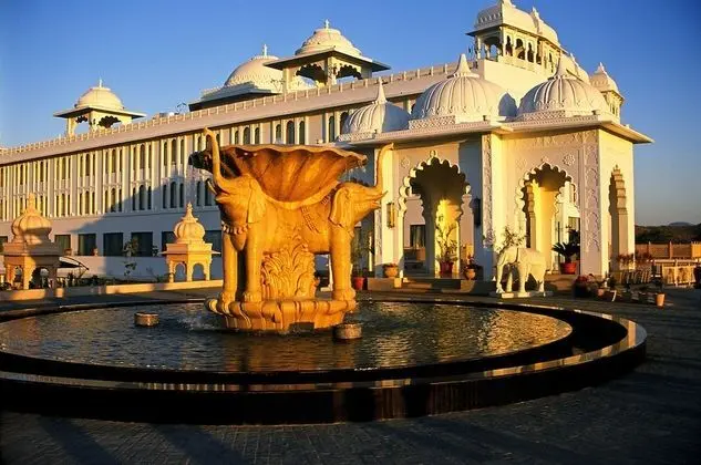 Radisson Blu Udaipur Palace Resort & Spa - Dış Mekan