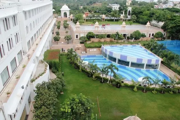 Radisson Blu Udaipur Palace Resort & Spa - Havuz
