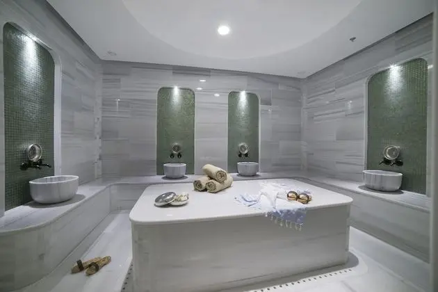 Radisson Collection Hotel, Vadistanbul - Spa