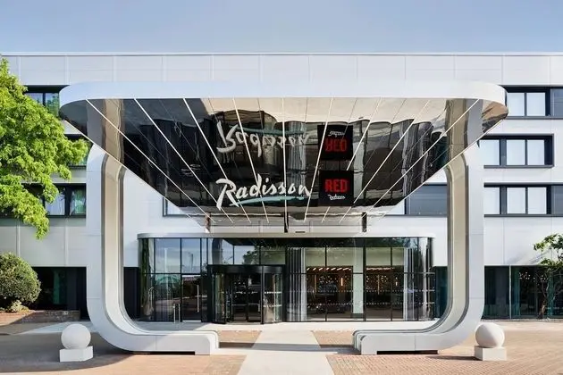 Radisson Hotel & Conference Centre London Heathrow - Dış Mekan
