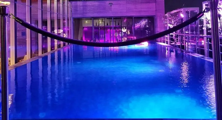Radisson Lucknow City Center - Havuz