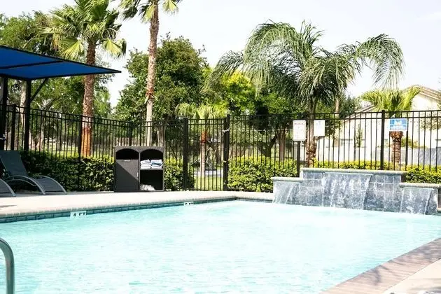 Radisson Hotel McAllen Airport - Havuz